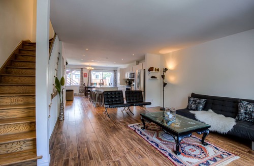 Little Burgundy House | Bell Centre Area Downtown Home, AC, Fast Wi-Fi, Walk Everywhere