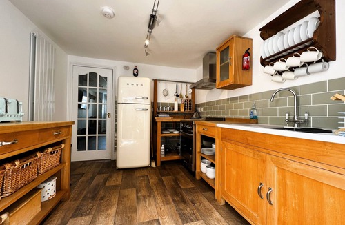 Cowes Cottage | Bell Cottage