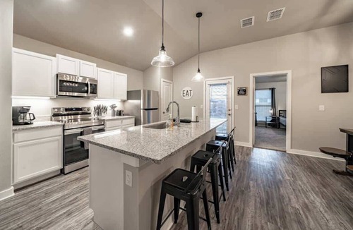 Lubbock House | Bell Farms Retreat - 3BR/2BA - Modern w/Garage