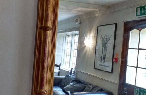 Sutton Benger Hotel | Bell House Hotel & Restaurant