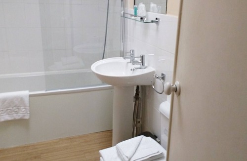 Sutton Benger Hotel | Bell House Hotel & Restaurant