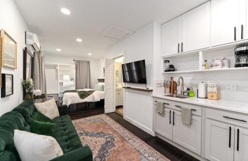 South Central Houston Apartment | Bell Studio Nestled Nook #3 in D'Heart of Eastwood