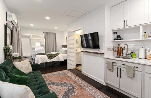 South Central Houston Apartment | Bell Studio Nestled Nook #3 in D'Heart of Eastwood
