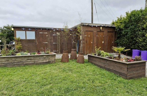 Mount Hawke RV Rental | Bell Tent Grass Pitch