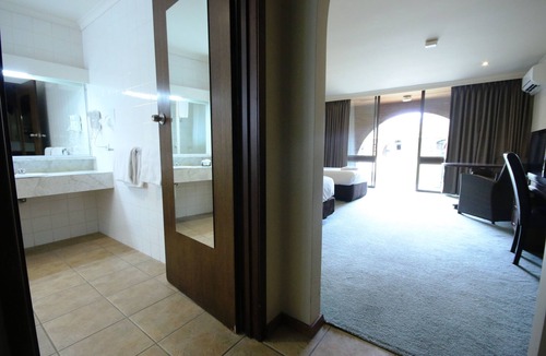 Alfredton Hotel | Bell Tower Inn