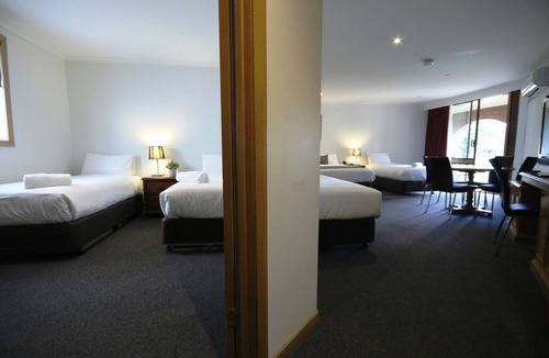 Alfredton Hotel | Bell Tower Inn