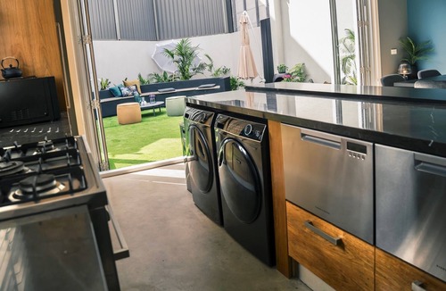 Macleod House | BELLA 9 - sublime . divine Entertainer 3 BR + Fire