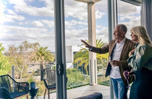 Macleod House | BELLA 9 - sublime . divine Entertainer 3 BR + Fire