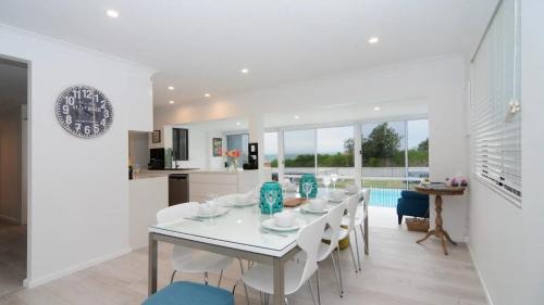 Vincentia House | Bella Blu Beach House - direct beach access