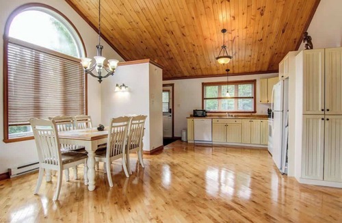 Saint-David-de-Falardeau Ski Chalet | Bella Coola | Tavata Chalets | Au son de la rivière