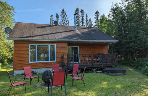 Saint-David-de-Falardeau Ski Chalet | Bella Coola | Tavata Chalets | Au son de la rivière