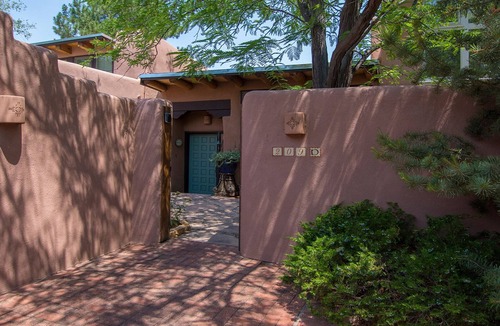 South Capitol Condo | Bella Casa Condo has July Days Available!nWalkable to Plazan2 BR, 2BA, 2 Patios