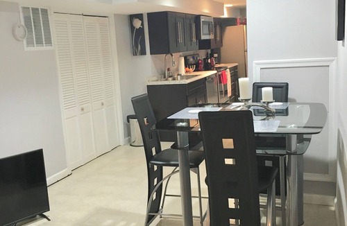 Shaw Bed & Breakfast | Bella Casa; Cozy Private Lower level flat, entire unit.