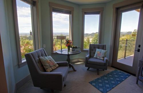 Amity Bed & Breakfast | Bella Collina Bed and Breakfast