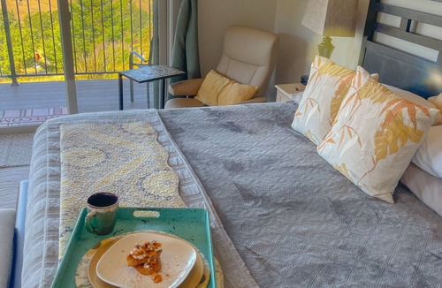 Amity Bed & Breakfast | Bella Collina Bed & Breakfast