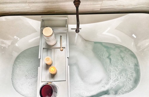 Amity Bed & Breakfast | Bella Collina Bed & Breakfast