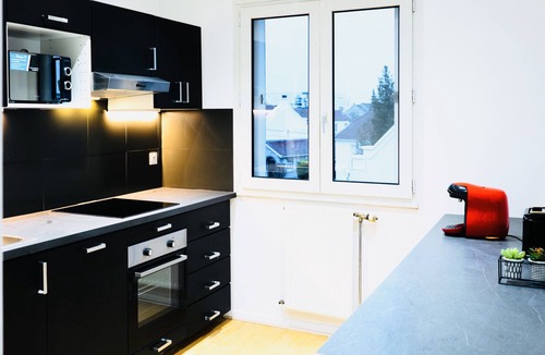Troyes Apartment | Bella Luna III: Elegant Apartment 3CHB/2SDB-Balcony-Free Parking-Qua/Price