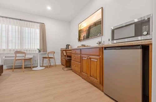 Eastside Santa Cruz Apartment | Bella Notte by the beach Studio 6