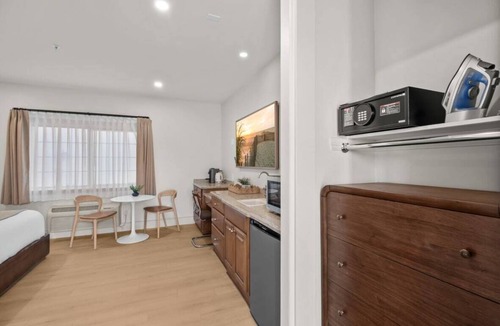 Eastside Santa Cruz Apartment | Bella Notte by the beach Studio 6