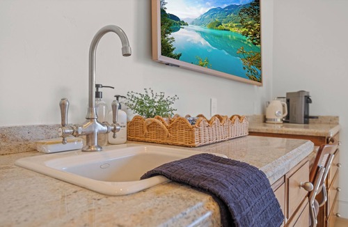 Eastside Santa Cruz Apartment | Bella Notte