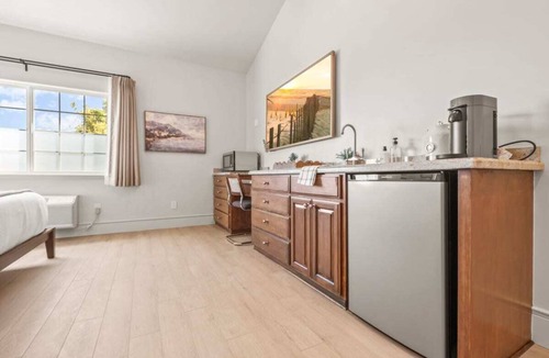 Eastside Santa Cruz Apartment | Bella Notte