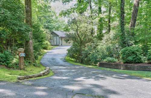 Pisgah Forest House | Bella Regalo, Private 2BR, 2BA Mountain Escape, Upgraded with Panoramic Views