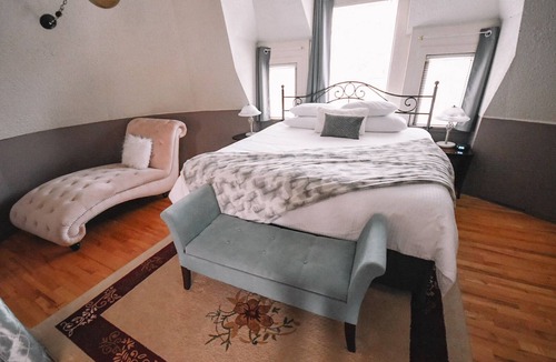Morden Bed & Breakfast | Bella's Castle