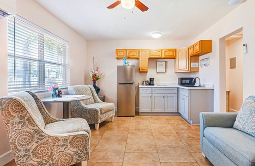 St. Pete Beach Hotel | Bella Sirena Inn