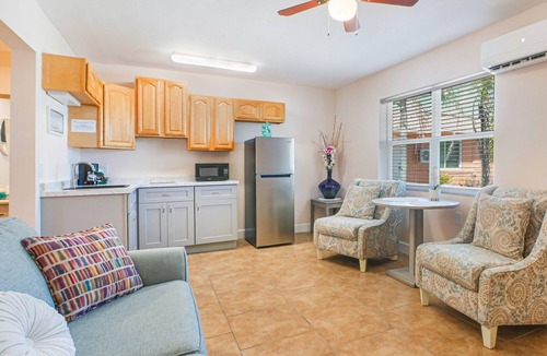St. Pete Beach Hotel | Bella Sirena Inn