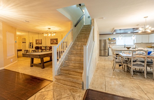 Parkwood House | BELLA - Vacation Home & Ultimate HangOut Cave