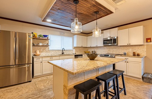 Parkwood House | BELLA - Vacation Home & Ultimate HangOut Cave