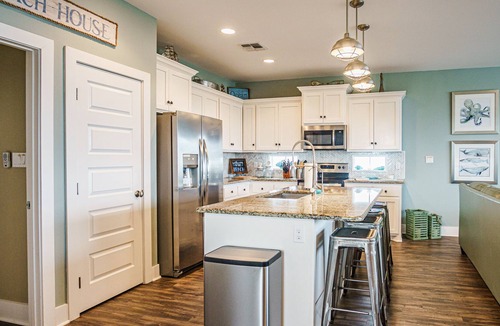 Bella Vista House | Bella Vida | Pet Friendly, Expansive Deck + Views