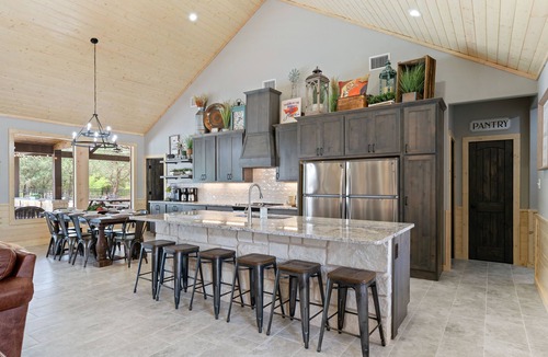 Sabinal House | Bella Vida Sleeps29, No Bunks HeatedPoolOpt QuietSubdiv FREEFrioAccess@ConcanVIP