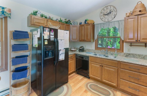 Maggie Valley Cabin | Bella Vista~ 5 Star ~ Clean Cabin ~Hot Tub and Beautiful View ~Pets Allowed