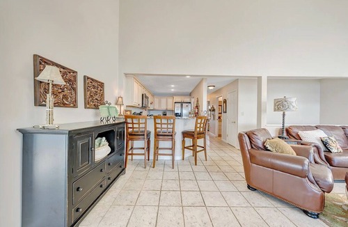 North Shore House | Bella Vista - Beautiful Lakefront View at Bernard's Landing