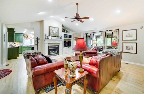 Bella Vista House | Bella Vista Lakehouse w/Hill Tram, Deck & Views!