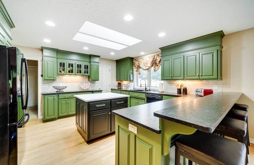 Bella Vista House | Bella Vista Lakehouse w/Hill Tram, Deck & Views!