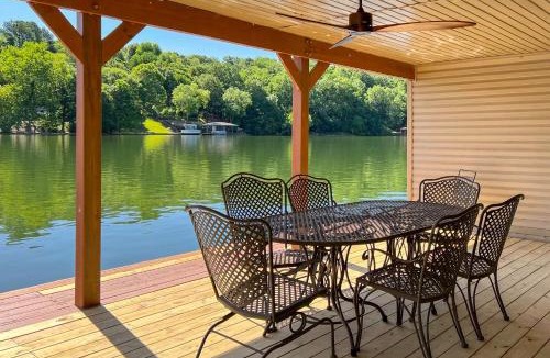 Bella Vista House | Bella Vista Lakehouse w/Hill Tram, Deck & Views!