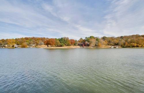 Bella Vista House | Bella Vista Lakehouse w/Hill Tram, Deck & Views!
