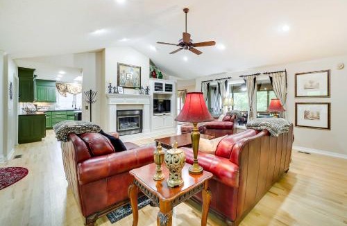Bella Vista House | Bella Vista Lakehouse w/Hill Tram, Deck & Views!