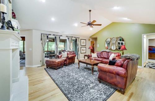 Bella Vista House | Bella Vista Lakehouse w/Hill Tram, Deck & Views!