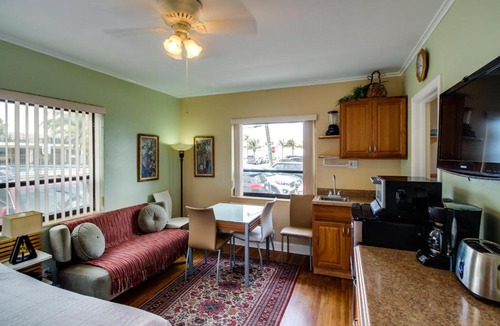 Hollywood Hotel | Bella Vista Studio