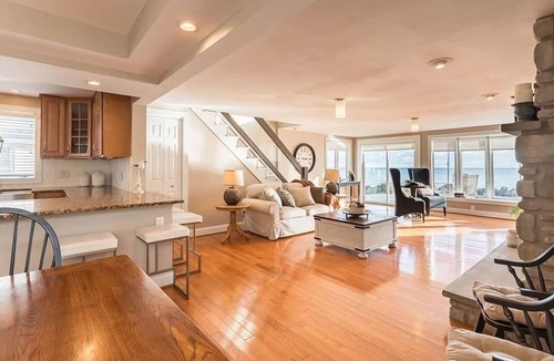 Hilton House | Bella Vita | Waterfront Lake Ontario