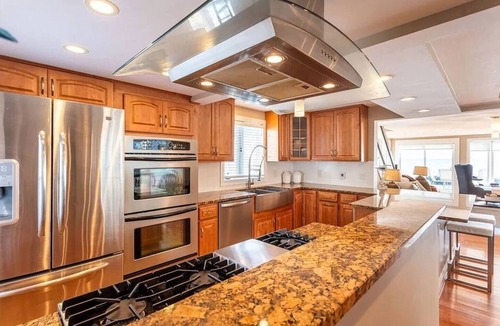 Hilton House | Bella Vita | Waterfront Lake Ontario