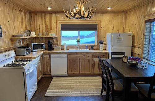 Red River Cabin | Bellamys Ski Haus