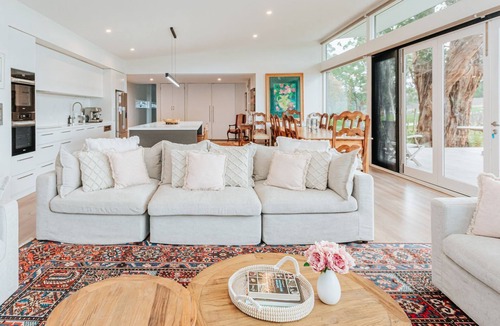 Shoreham House | Bellas Block overlooking the vines