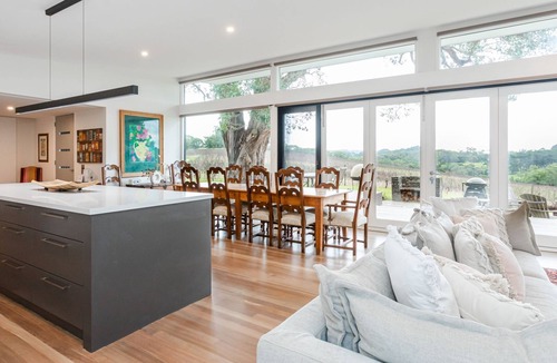 Shoreham House | Bellas Block overlooking the vines