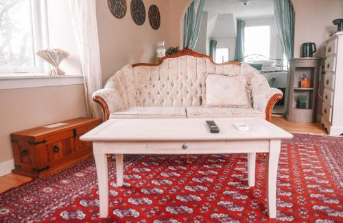 Morden Bed & Breakfast | Bellas Castle
