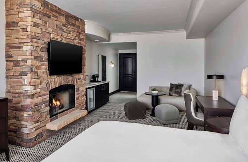 Paso Robles Resort | Bellasera Hotel & Suites Paso Robles, Tapestry by Hilton