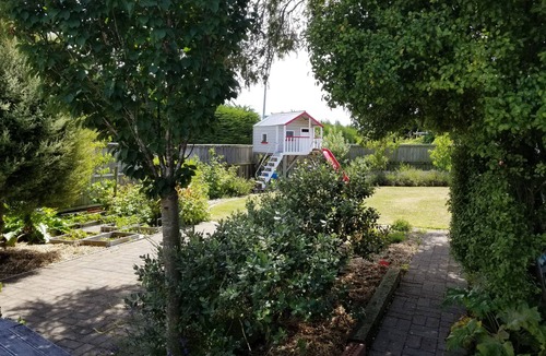 Waikuku Beach House | Bellbird Bach by the Beach